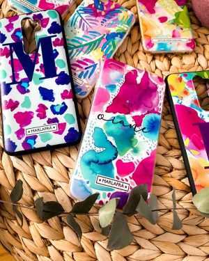 carcasa-inicial-nombre-personalizada-silicona-resistente-estampada-colores