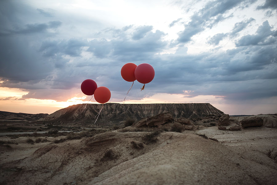 boda atardecer alicia rueda vestido flores bardenas reales