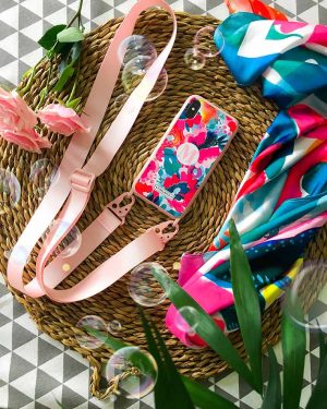 carcasa-colgador-nombre-personalizada-silicona-resistente-estampada