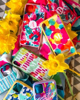 carcasa-rosa-colgador-nombre-personalizada-silicona-resistente-estampada