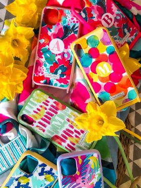 carcasa-rosa-colgador-nombre-personalizada-silicona-resistente-estampada