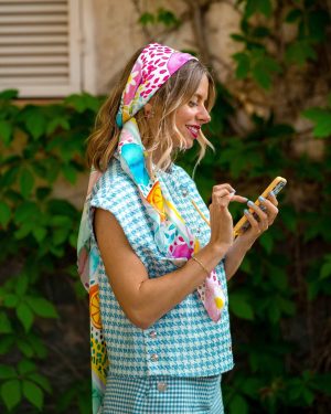 Pañelo-seda-cabeza-estampado-capricho-