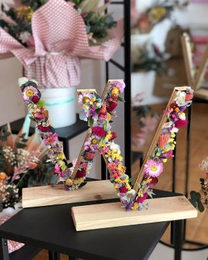 Letra flor preservada madera - Imagen 3