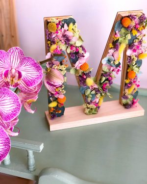 Letra flor preservada madera - Imagen 4