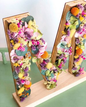 Letra flor preservada madera - Imagen 2