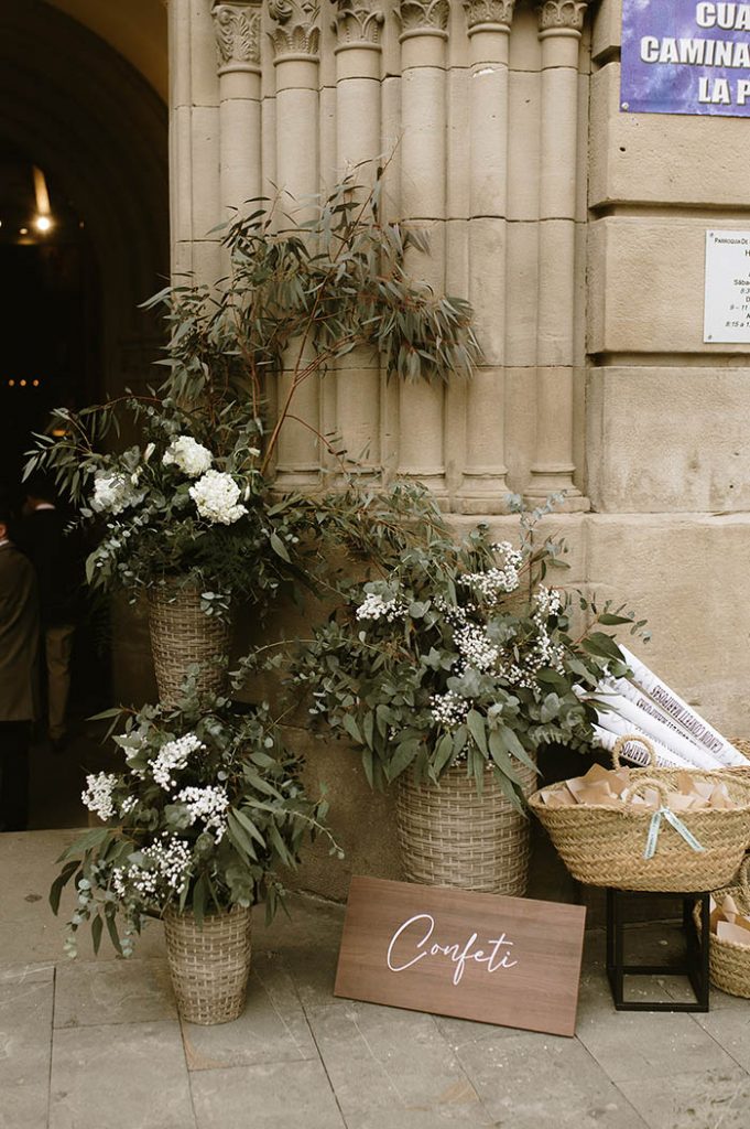 boda capilla san fermin entrada flores