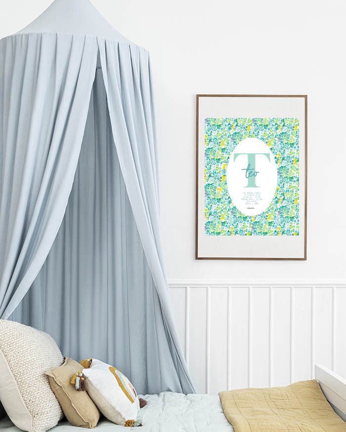 Cute Scandinavian kids room with blue canopy Lámina Nombre - Imagen 1